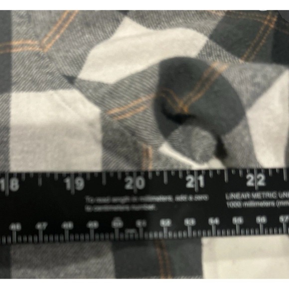 Stranger Things Shirt Womens Large Gray White Plaid Embroidered Pocket Flannel - Picture 5 of 7